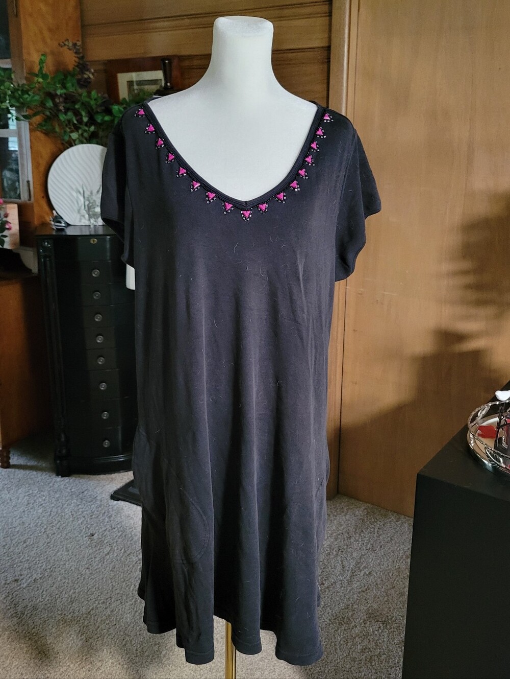 Patio Casual Black Women's V-Neck Short Sleeve Dress with Pink Accent - M